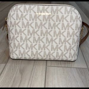 NWT Michael Kors Lg Dome Crossbody
